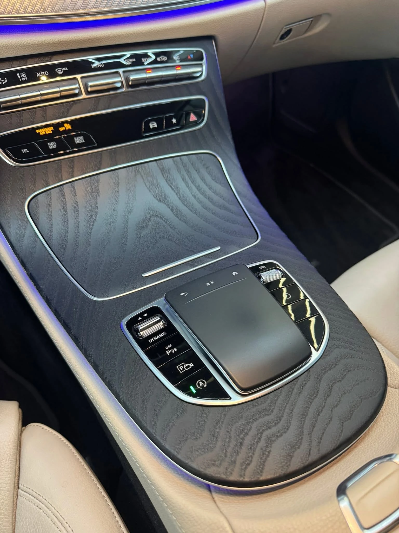 Mercedes-Benz E 200 FACELIFT , снимка 8 - Автомобили и джипове - 54564752