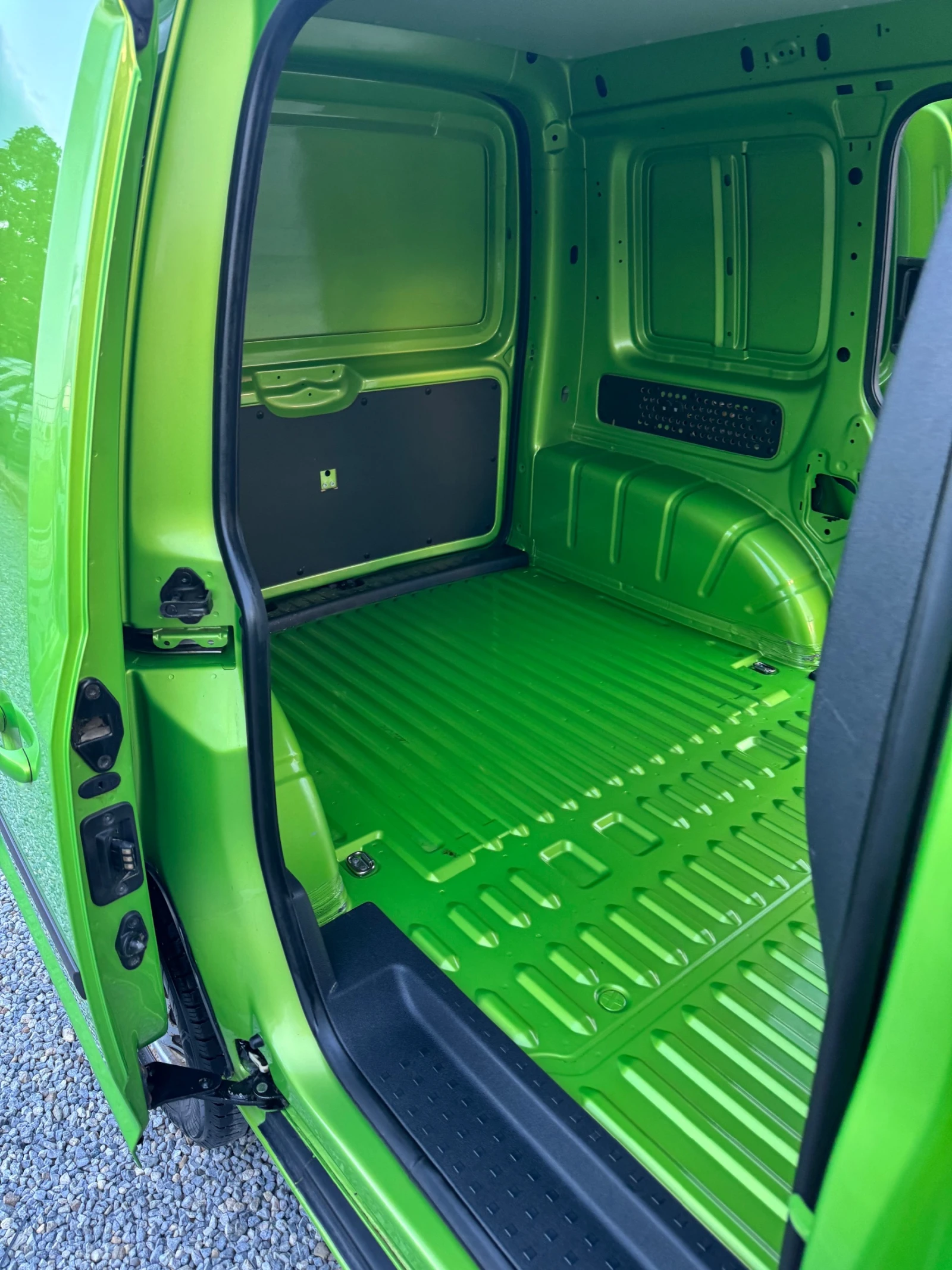 VW Caddy 2.0TDI 4-Motion * Климатик* Товарно * Германия, снимка 17 - Автомобили и джипове - 55015760