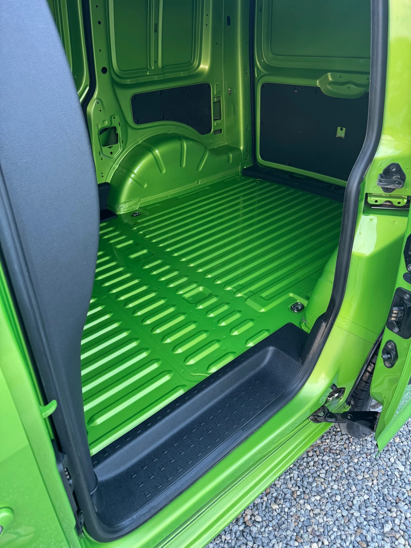 VW Caddy 2.0TDI 4-Motion * Климатик* Товарно * Германия, снимка 8 - Автомобили и джипове - 55015760