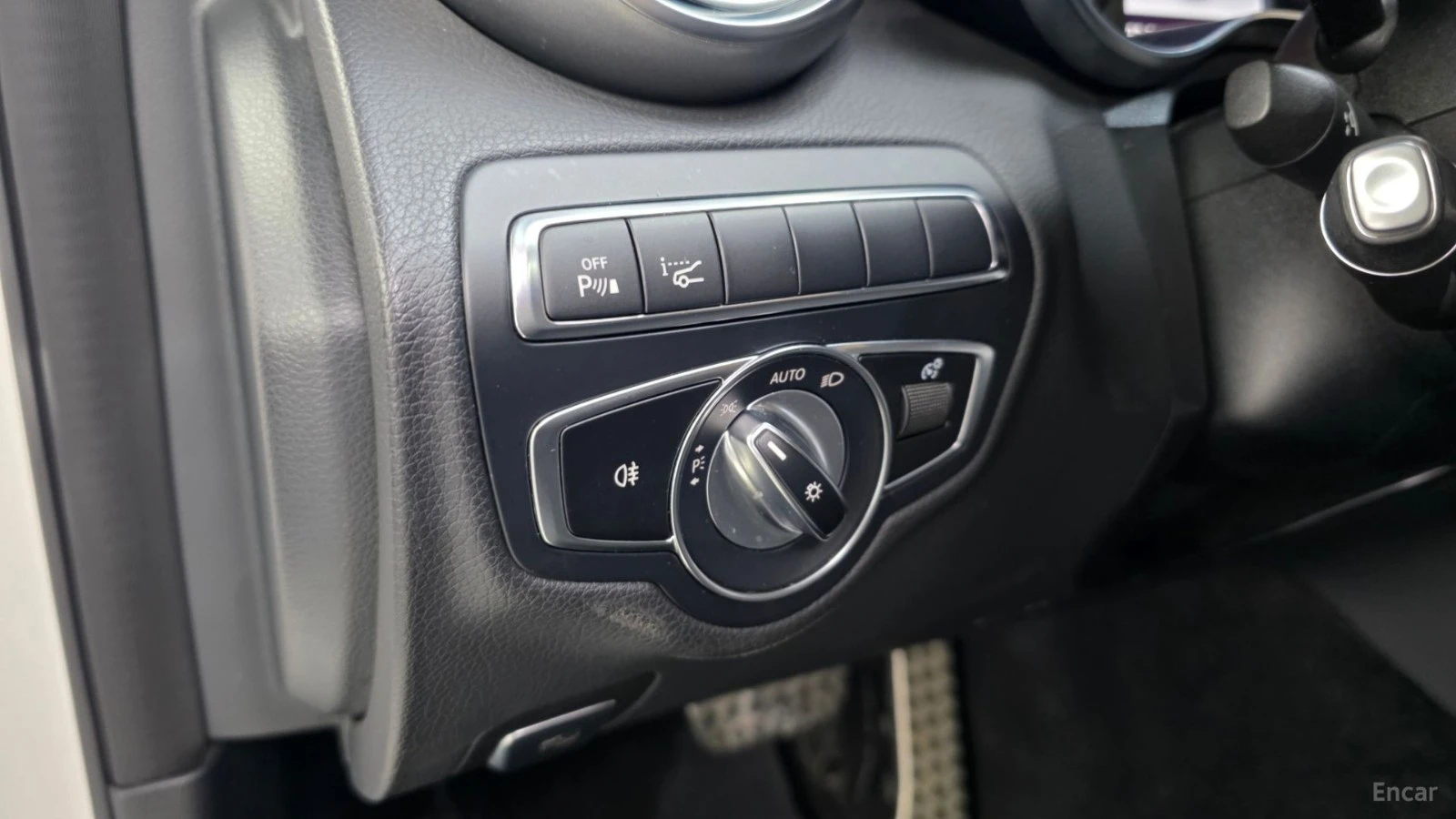 Mercedes-Benz C 200 4MATIC* AMG LINE* HEAD UP* DISTRO* LANE* PANO, снимка 15 - Автомобили и джипове - 55645705