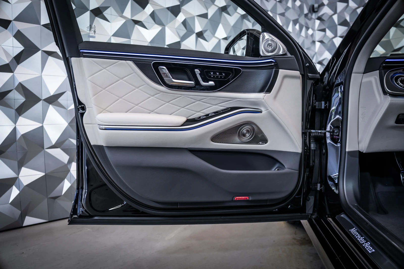 Mercedes-Benz S 450 d L 4M AMG* Pano* Burm* 360, снимка 7 - Автомобили и джипове - 55727362