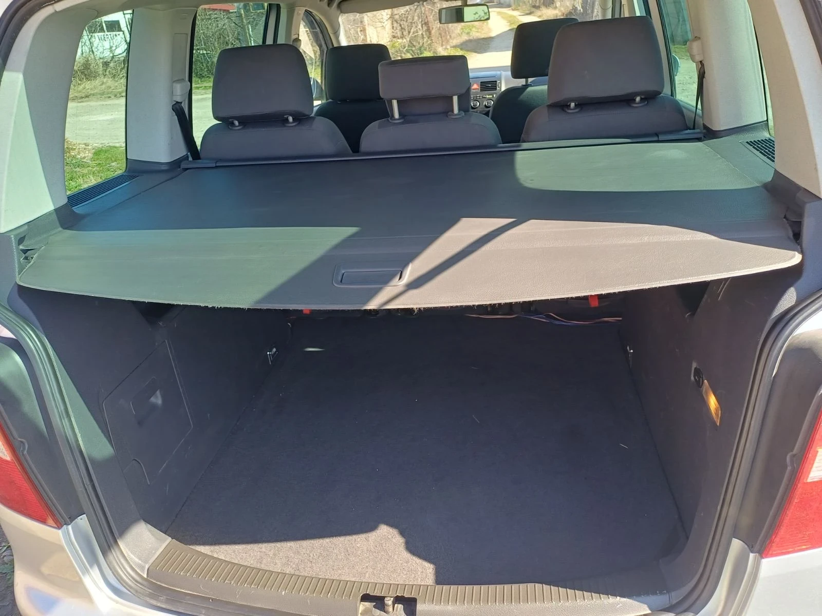 VW Touran, снимка 8 - Автомобили и джипове - 56161853