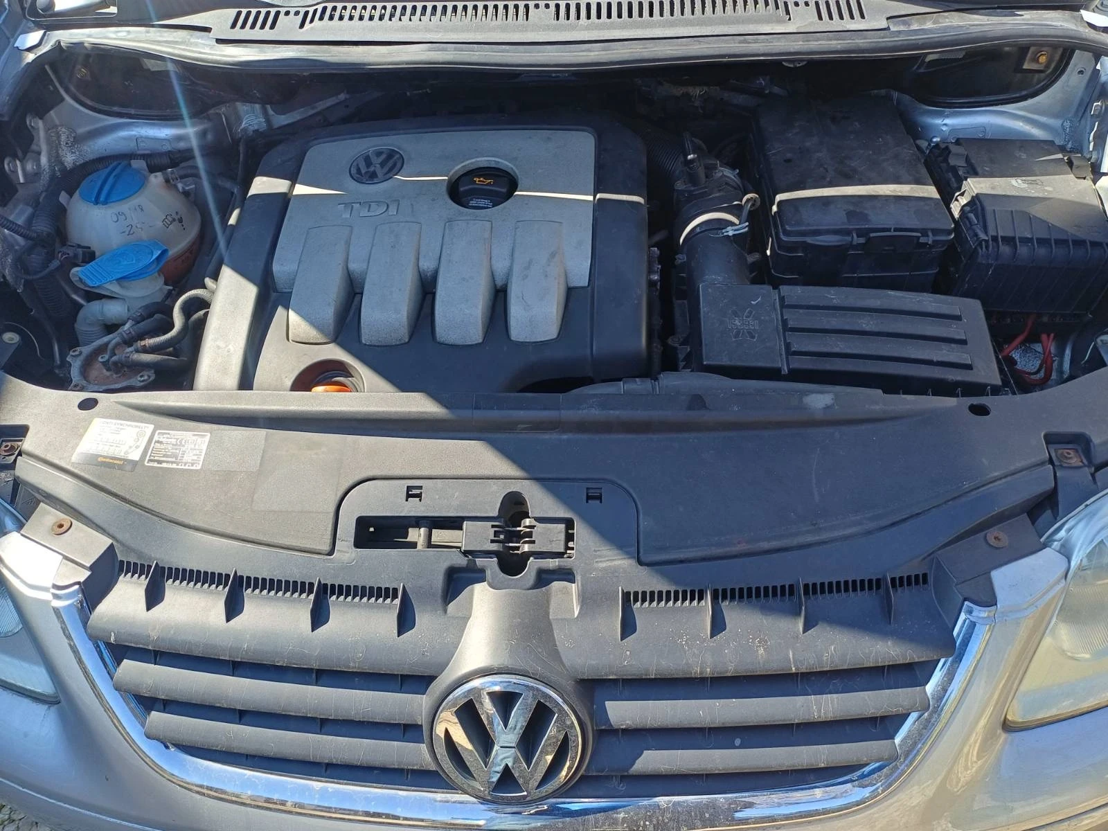 VW Touran, снимка 16 - Автомобили и джипове - 56161853