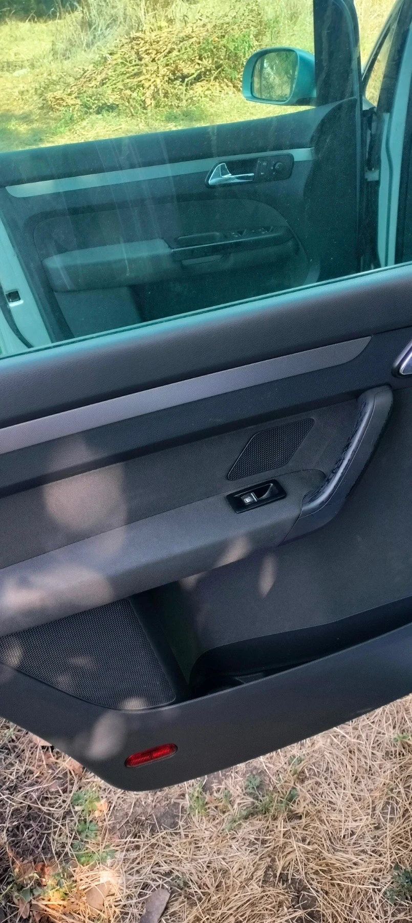 VW Touran, снимка 6 - Автомобили и джипове - 56161853