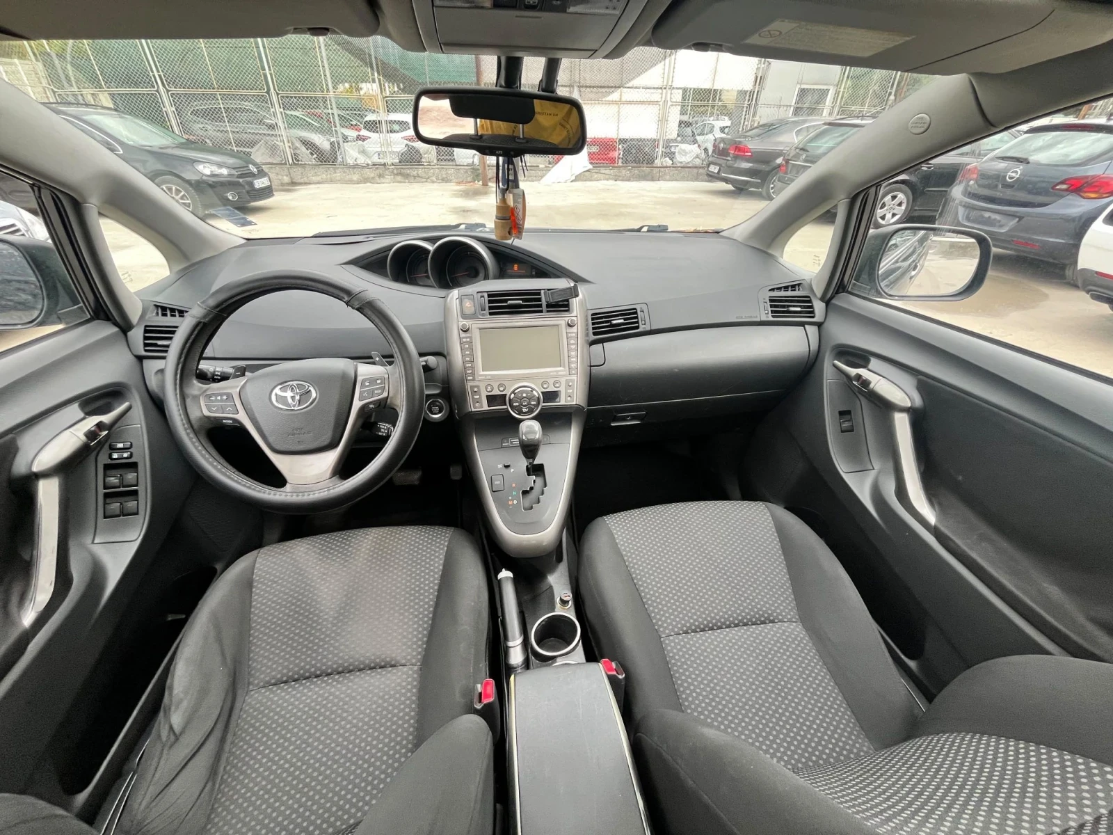 Toyota Verso 2.0 дизел автоматик, снимка 5 - Автомобили и джипове - 56317707