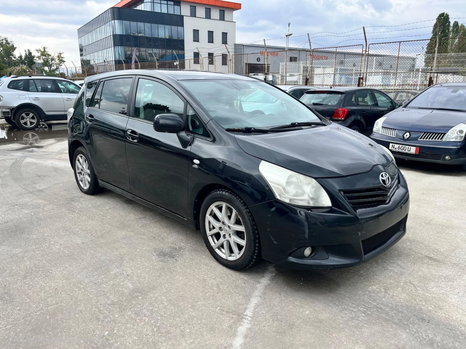 Toyota Verso 2.0 дизел автоматик, снимка 2 - Автомобили и джипове - 56317707