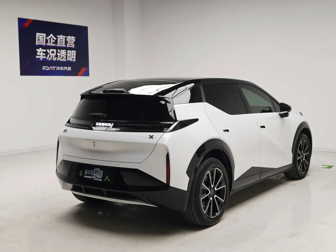 Zeekr X AWD YOU Edition 4-Seater, снимка 4 - Автомобили и джипове - 56719261