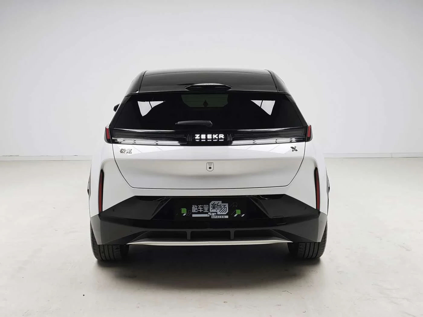 Zeekr X AWD YOU Edition 4-Seater, снимка 5 - Автомобили и джипове - 56719261