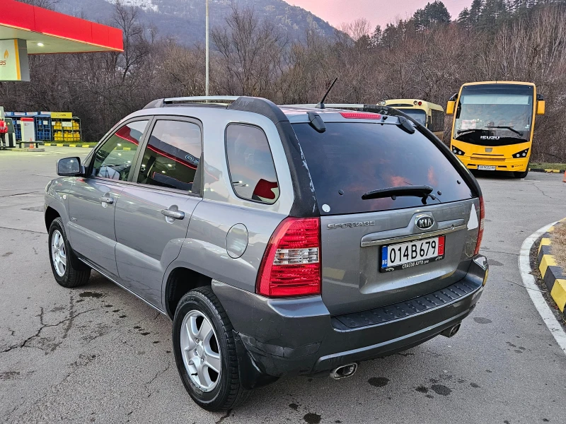 Kia Sportage 2.0 CRDI 4X4/KOJA/6skorosti, снимка 4 - Автомобили и джипове - 48502361