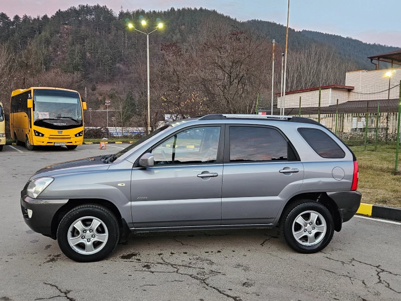 Kia Sportage 2.0 CRDI 4X4/KOJA/6skorosti, снимка 3 - Автомобили и джипове - 48502361