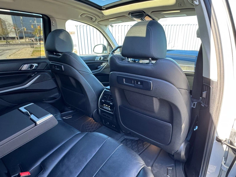 BMW X7 Mineral White Metallic, снимка 16 - Автомобили и джипове - 52662118