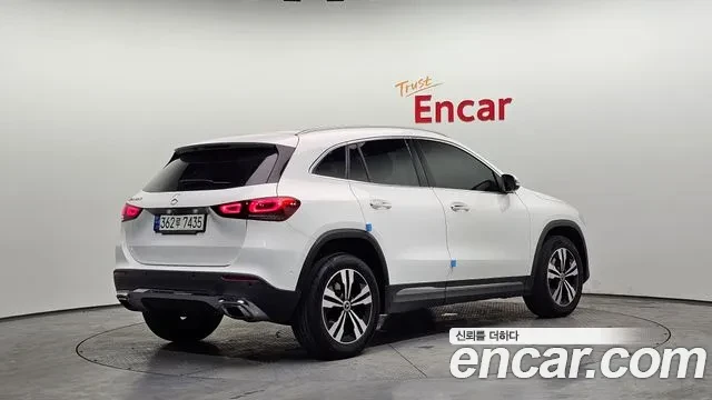 Mercedes-Benz GLA 220 ДИГИТАЛНО* ТАБЛО* LANE* ASSIST* ПАНОРАМА* 360КАМЕР, снимка 3 - Автомобили и джипове - 54782578