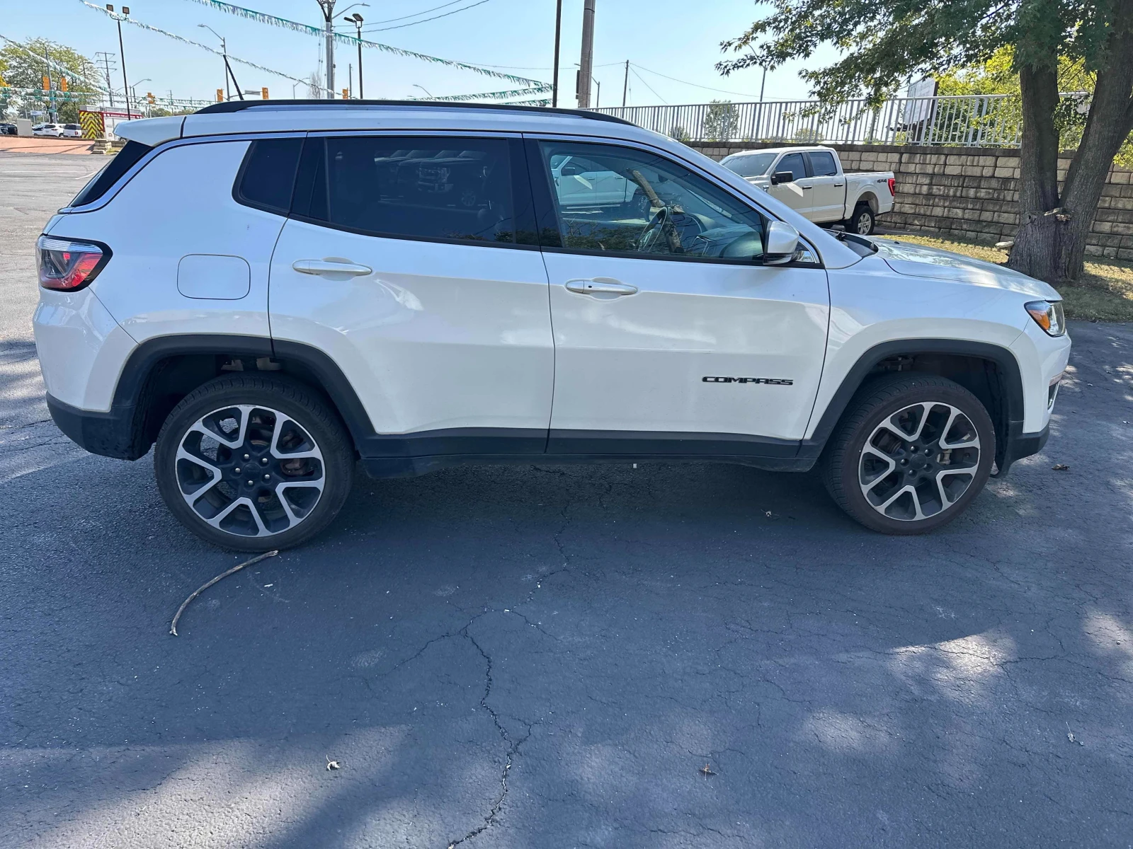 Jeep Compass * Limited* * АВТКРЕДИТ* * ЦЕНА ДО БЪЛГАРИЯ*  - изображение 3