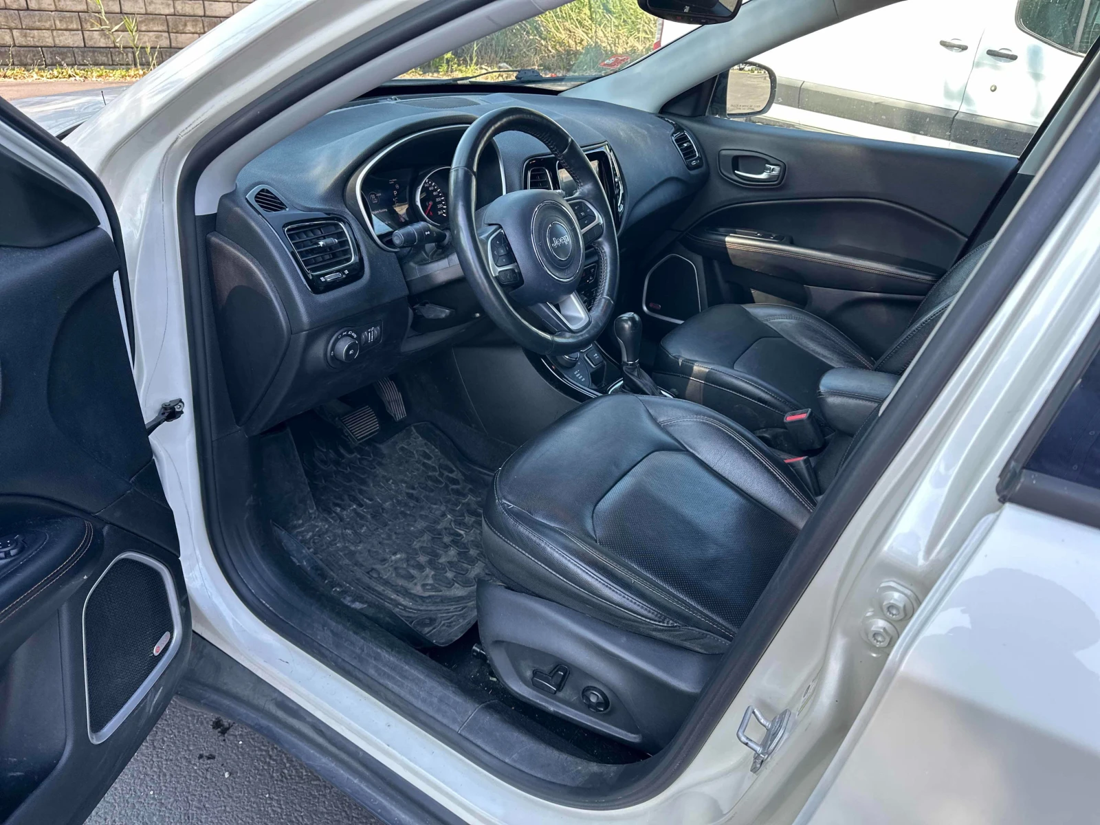 Jeep Compass * Limited* * АВТКРЕДИТ* * ЦЕНА ДО БЪЛГАРИЯ*  - изображение 7