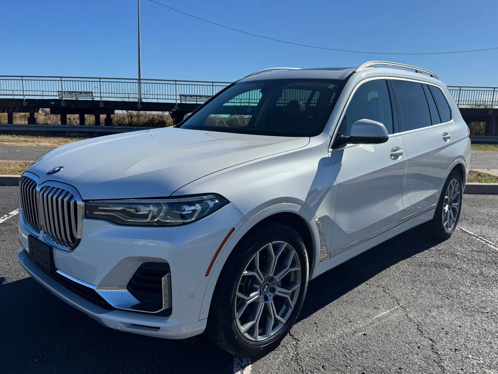 BMW X7 Mineral White Metallic - изображение 3