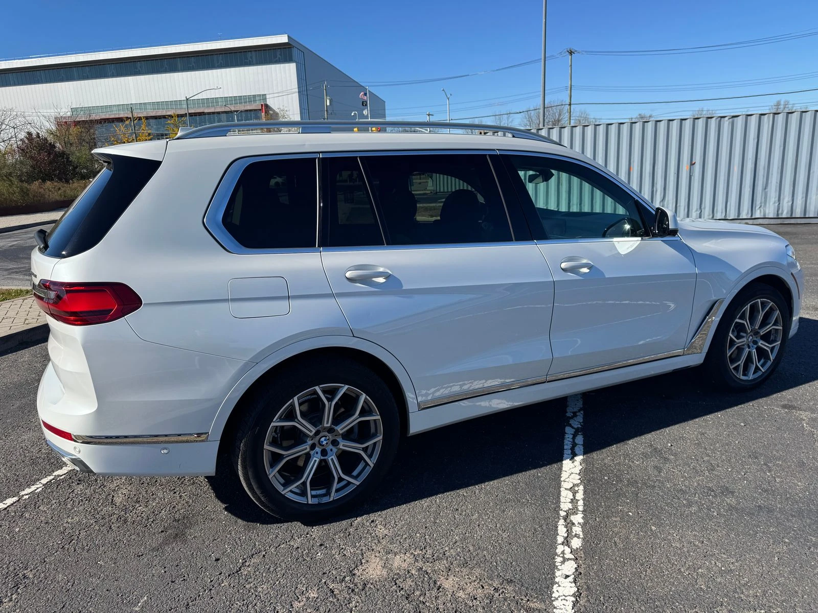 BMW X7 Mineral White Metallic - изображение 2