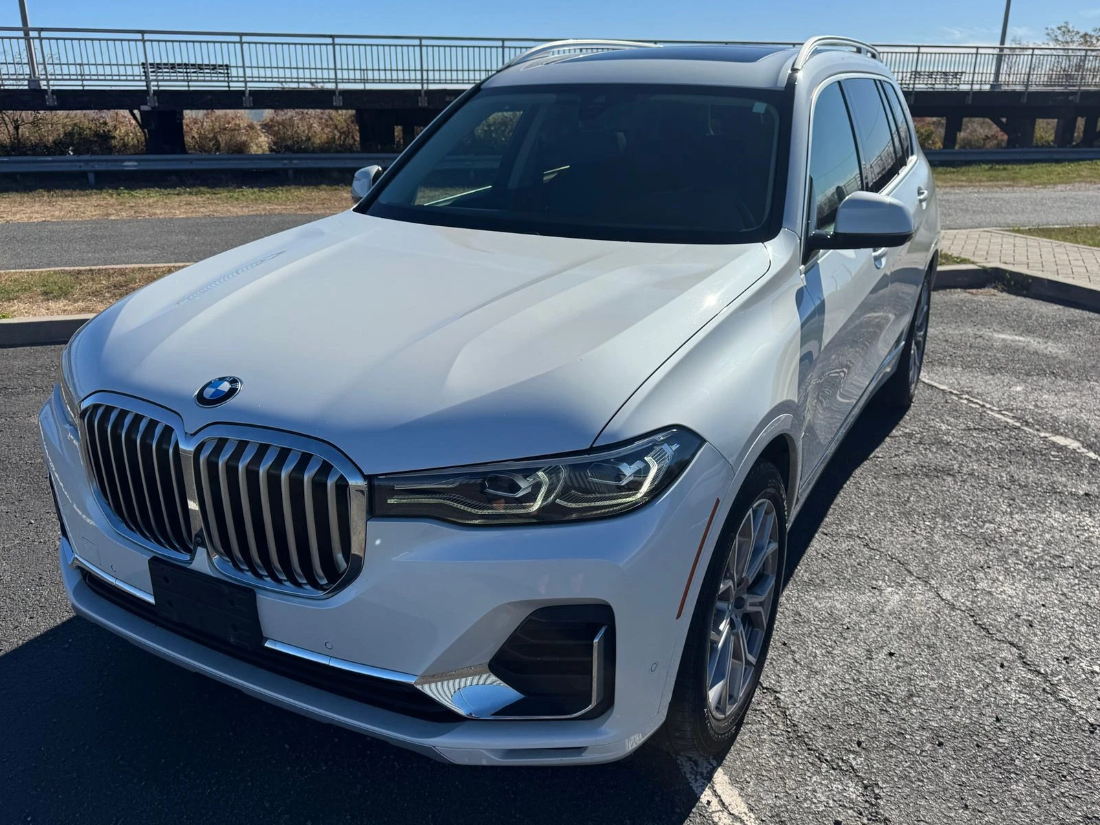 BMW X7 Mineral White Metallic - изображение 6