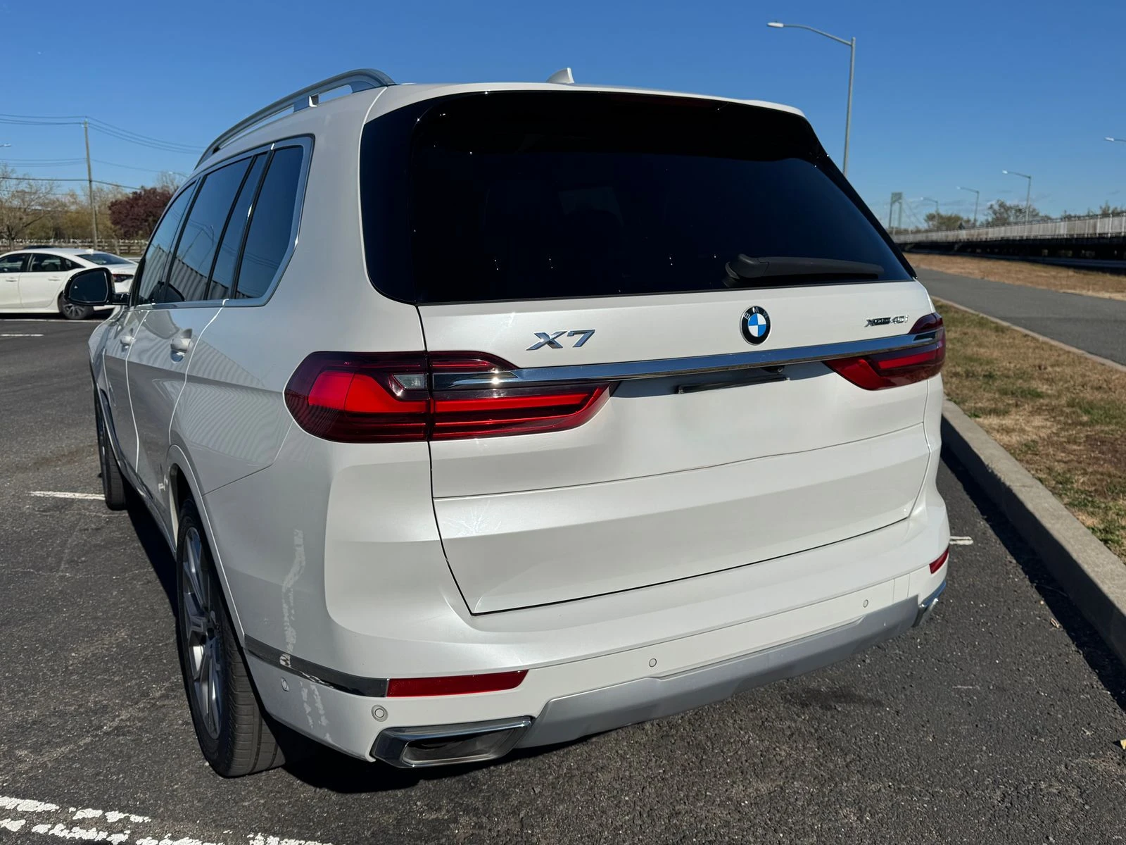 BMW X7 Mineral White Metallic - изображение 5