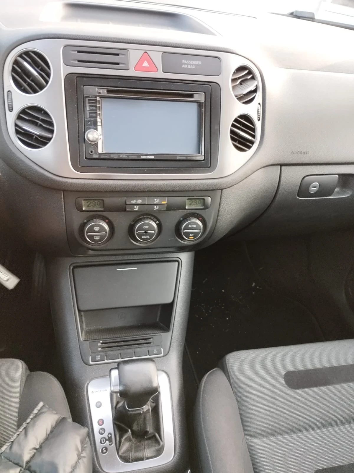 VW Tiguan 2.0TDI / 4motion / AUTOMATIC / PANORAMA , снимка 8 - Автомобили и джипове - 53820140