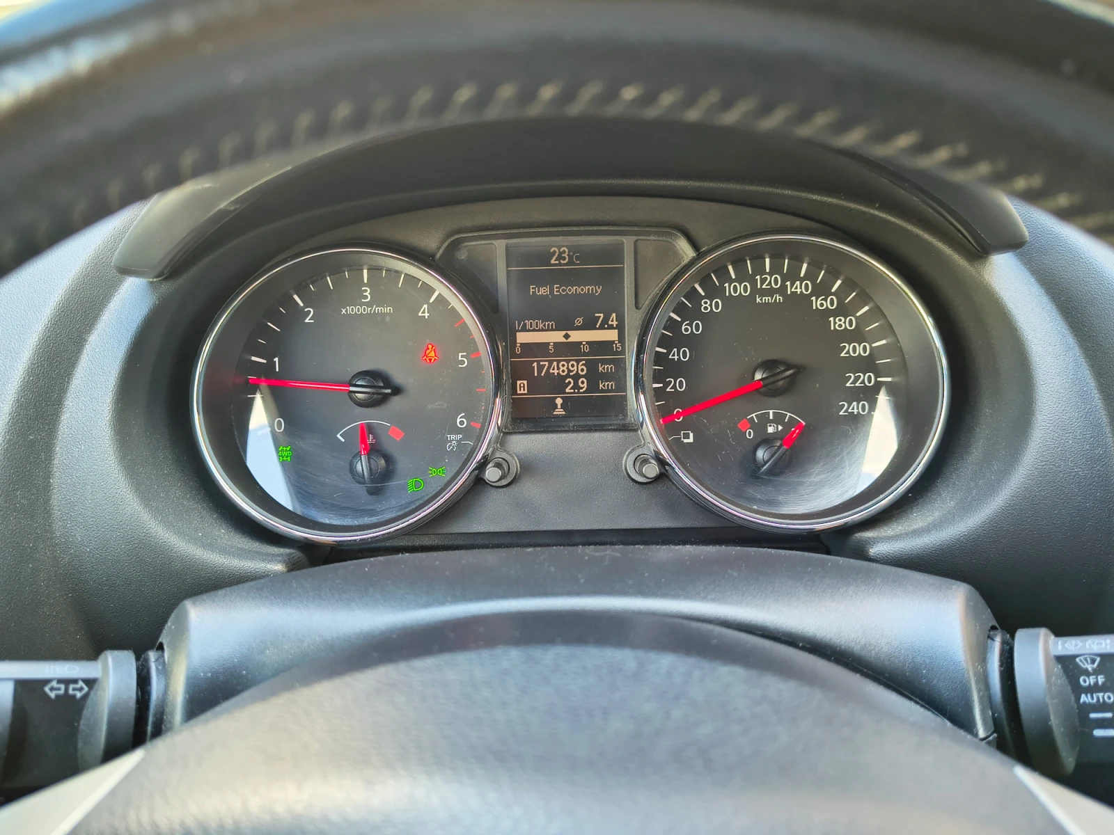 Nissan Qashqai 2.0DCI - Най-високо ниво на оборудване, снимка 10 - Автомобили и джипове - 55247698