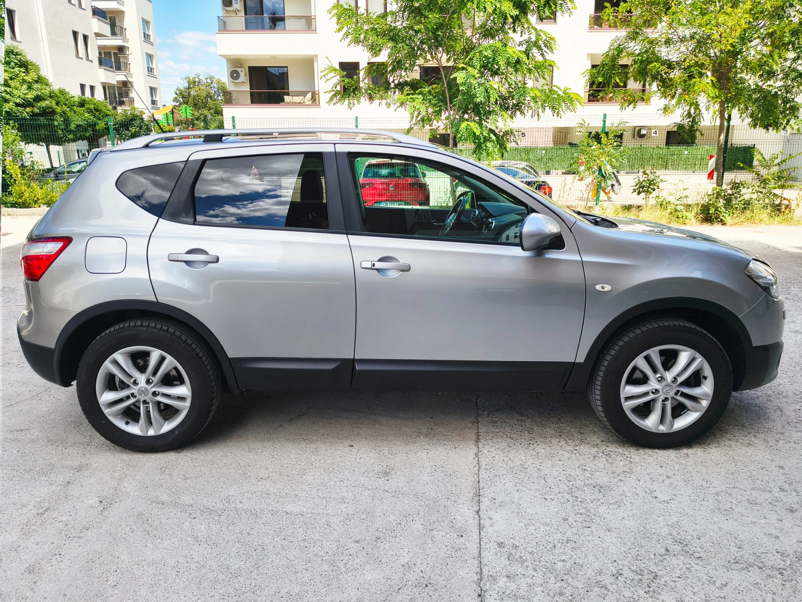 Nissan Qashqai 2.0DCI - Най-високо ниво на оборудване, снимка 5 - Автомобили и джипове - 55247698