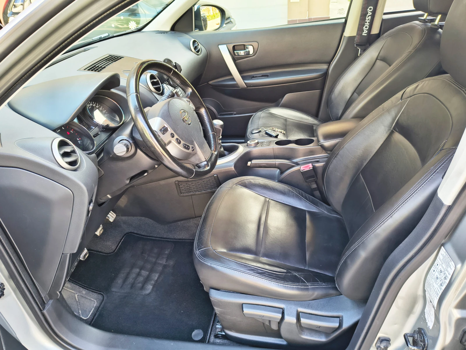 Nissan Qashqai 2.0DCI - Най-високо ниво на оборудване, снимка 7 - Автомобили и джипове - 55247698