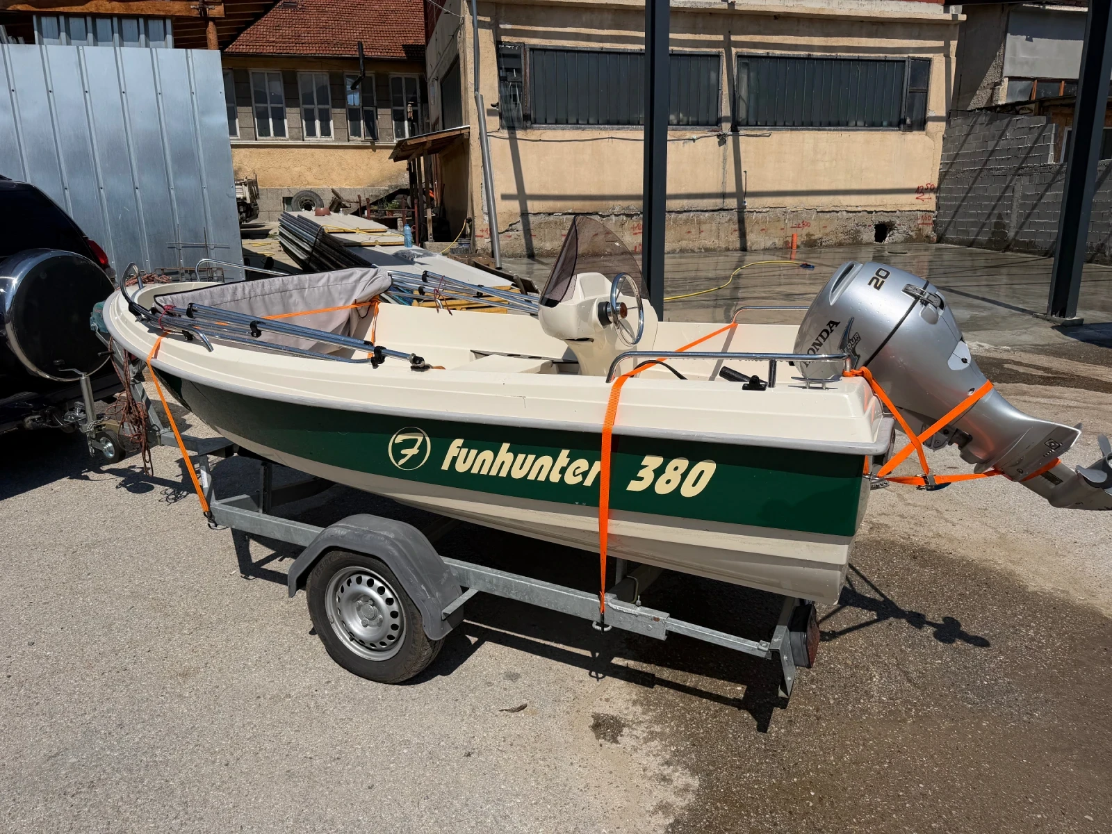 Лодка Собствено производство Funhunter 380, снимка 2 - Воден транспорт - 55969404
