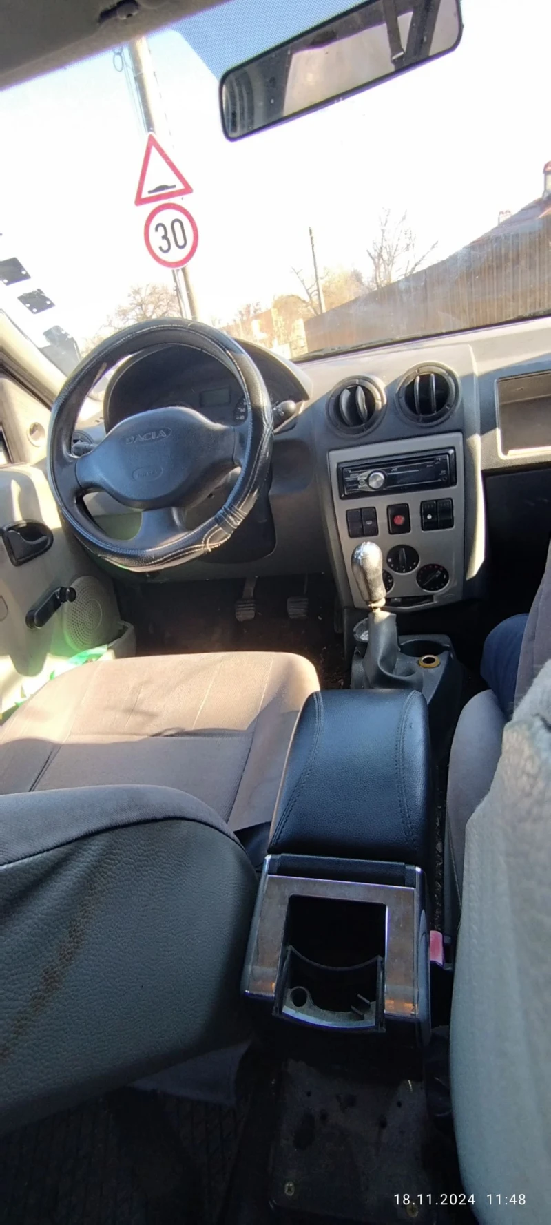 Dacia Logan 1.6 i, снимка 4 - Автомобили и джипове - 49154990