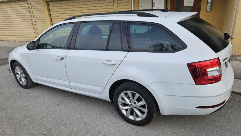 Skoda Octavia 1.6, снимка 3 - Автомобили и джипове - 49706515