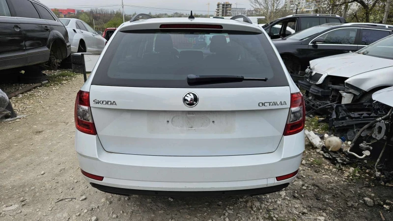 Skoda Octavia 1.6, снимка 8 - Автомобили и джипове - 49706515
