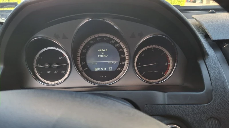 Mercedes-Benz C 220 AMG пакет, снимка 9 - Автомобили и джипове - 51185856
