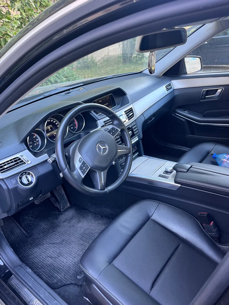 Mercedes-Benz E 220, снимка 5 - Автомобили и джипове - 50799898