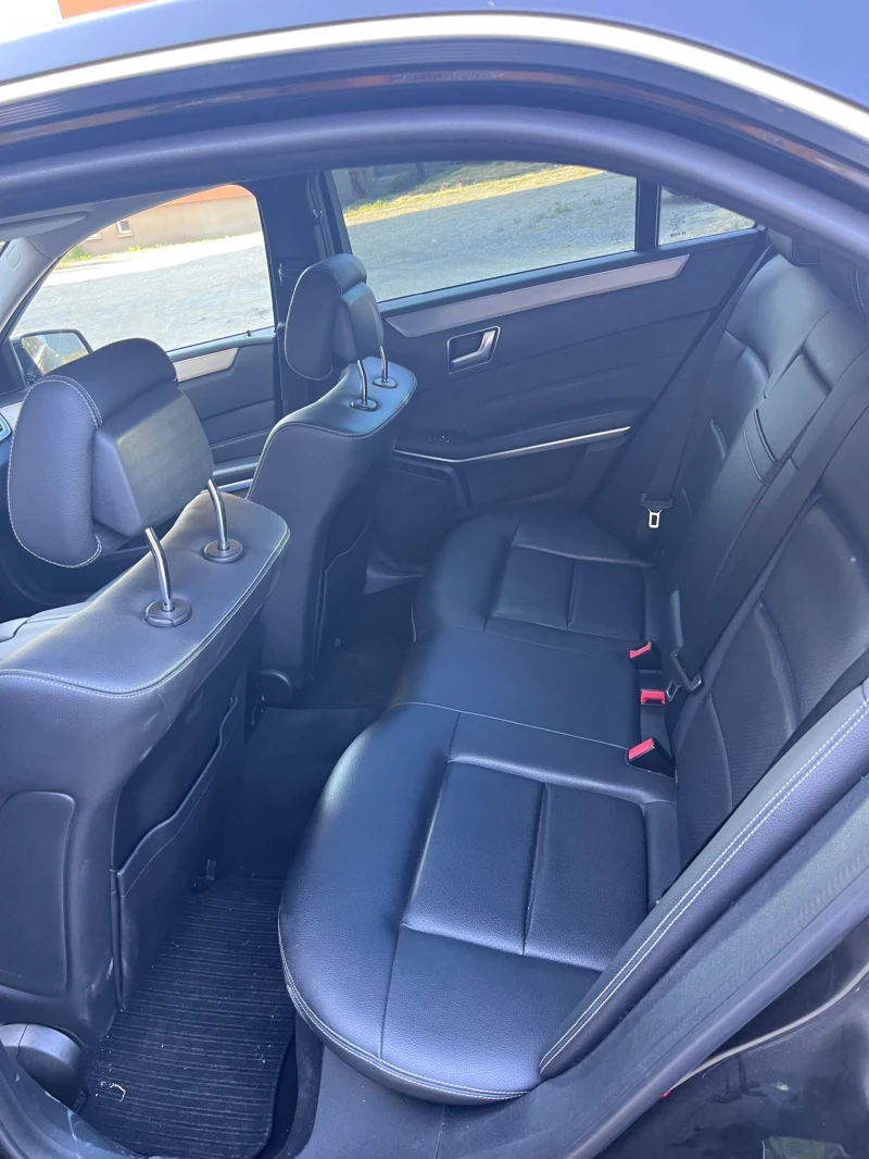 Mercedes-Benz E 220, снимка 8 - Автомобили и джипове - 50799898