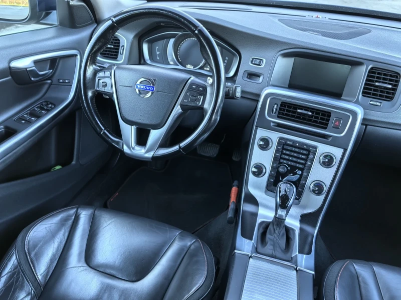 Volvo V60 2.0D4 Ocean Race 8-скорости!!!FULL!!! TOP MODEL!!!, снимка 11 - Автомобили и джипове - 52415822