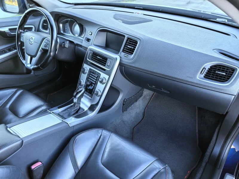 Volvo V60 2.0D4 Ocean Race 8-скорости!!!FULL!!! TOP MODEL!!!, снимка 13 - Автомобили и джипове - 52415822