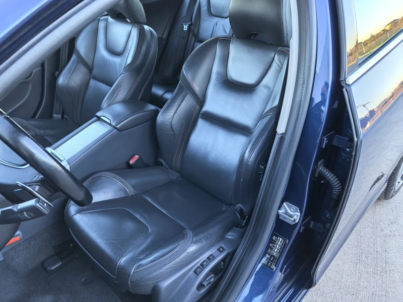 Volvo V60 2.0D4 Ocean Race 8-скорости!!!FULL!!! TOP MODEL!!!, снимка 14 - Автомобили и джипове - 52415822