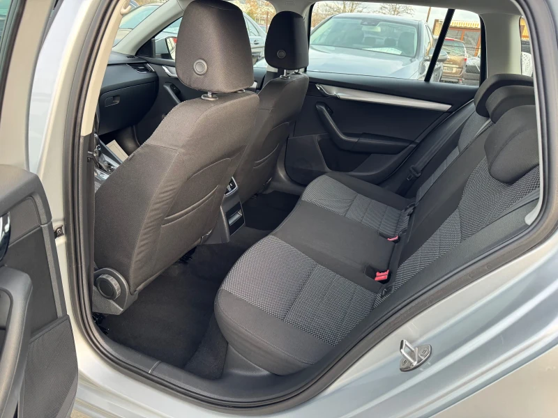 Skoda Octavia 1.6TDI DSG 154000km, снимка 14 - Автомобили и джипове - 52652234