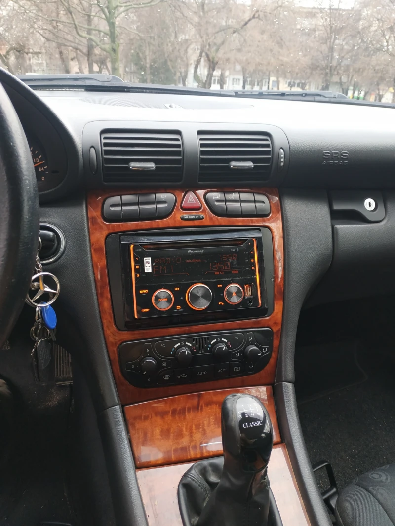 Mercedes-Benz C 200 kompressor с газ, снимка 11 - Автомобили и джипове - 53034454