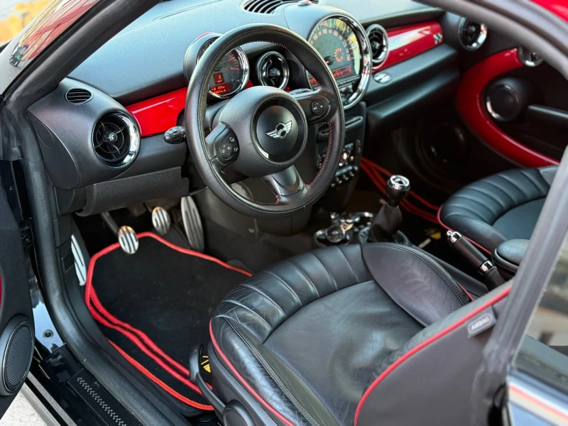 Mini John Cooper Works ЕДИН В ЕВРОПА* HarmanKardon* ПОДГРЕВ* АВТОПИЛОТ* K, снимка 9 - Автомобили и джипове - 53110767