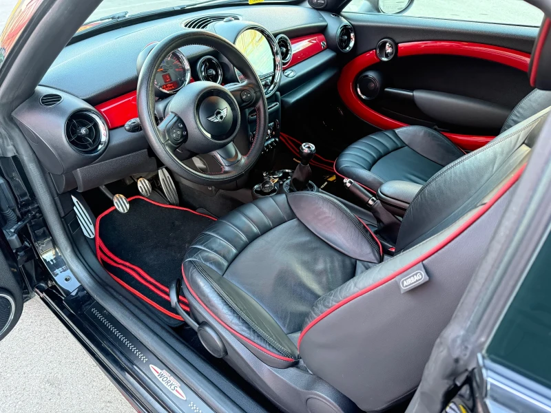 Mini John Cooper Works ЕДИН В ЕВРОПА* HarmanKardon* ПОДГРЕВ* АВТОПИЛОТ* K, снимка 10 - Автомобили и джипове - 53110767
