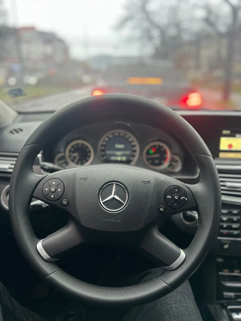 Mercedes-Benz E 220 BLUE EFFCIENCY, снимка 8 - Автомобили и джипове - 53279389