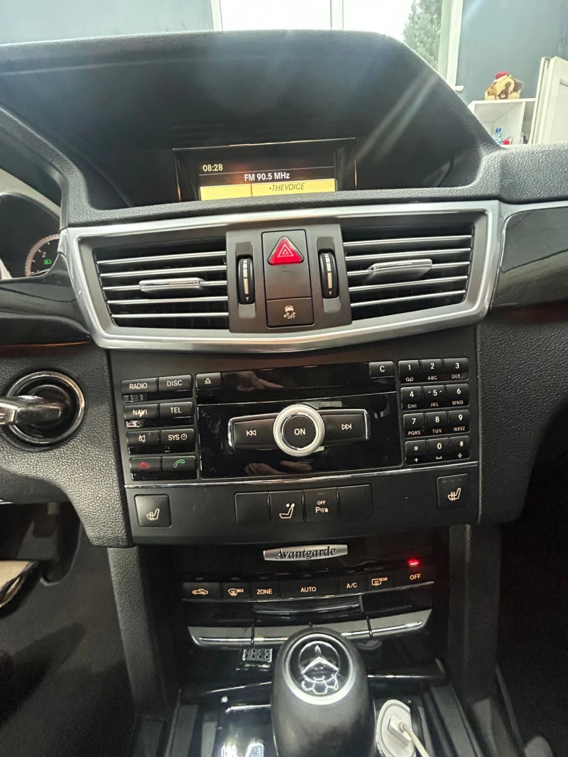 Mercedes-Benz E 220 BLUE EFFCIENCY, снимка 9 - Автомобили и джипове - 53279389