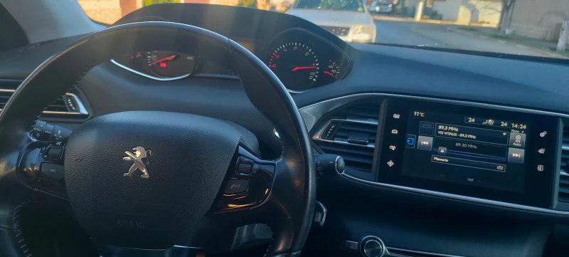Peugeot 308 SW 1.6 blueHDI 2015г. Реални километри , снимка 3 - Автомобили и джипове - 53470449