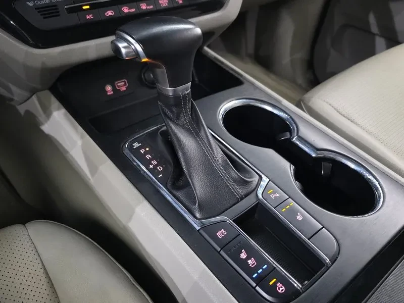 Kia Carnival 9-Seater Luxury, снимка 9 - Автомобили и джипове - 55278408