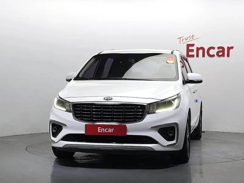 Kia Carnival 9-Seater Luxury, снимка 3 - Автомобили и джипове - 55278408