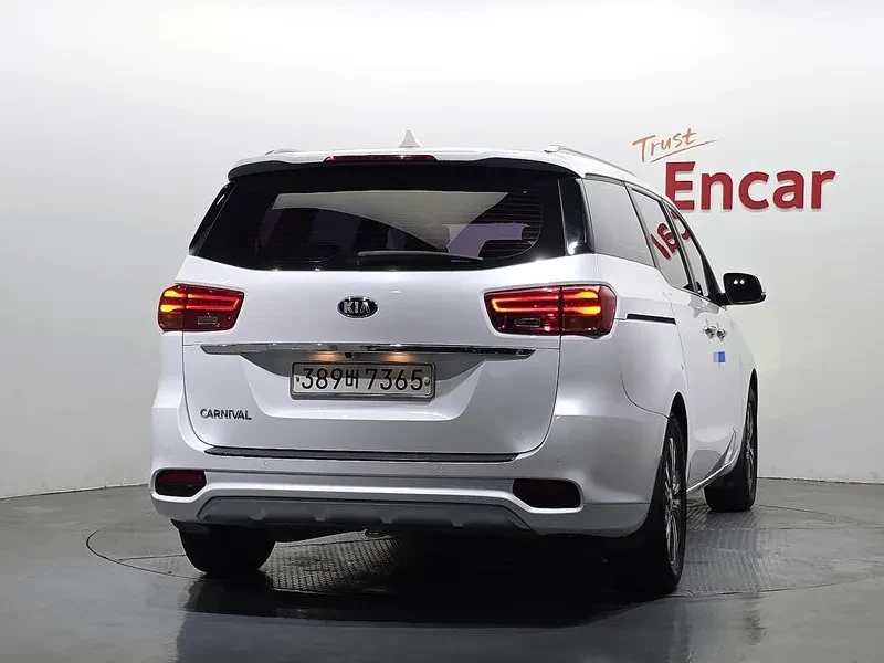 Kia Carnival 9-Seater Luxury, снимка 4 - Автомобили и джипове - 55278408