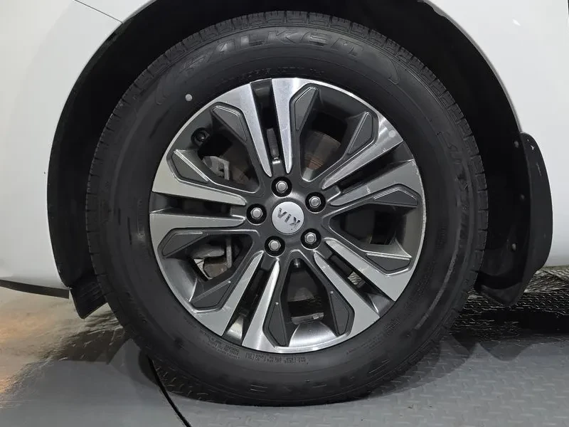 Kia Carnival 9-Seater Luxury, снимка 5 - Автомобили и джипове - 55278408