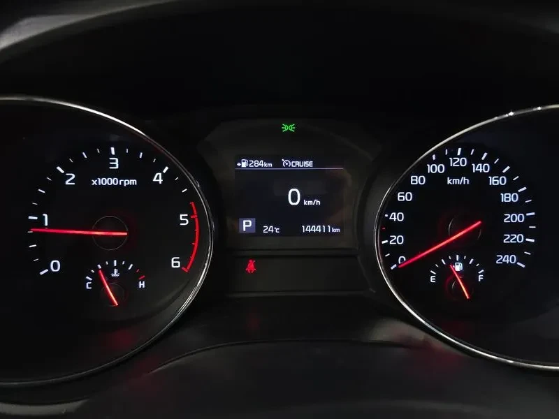 Kia Carnival 9-Seater Luxury, снимка 8 - Автомобили и джипове - 55278408