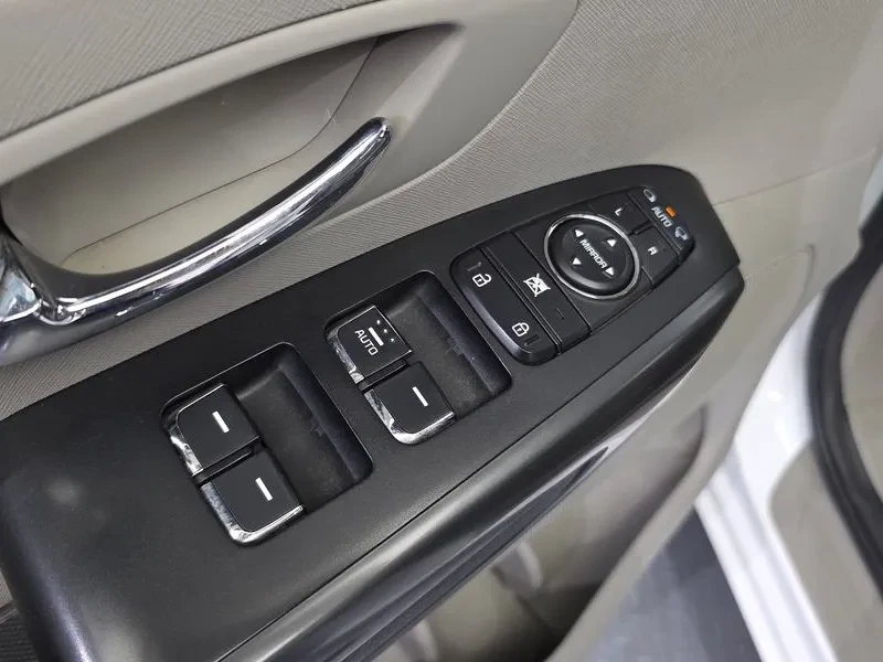 Kia Carnival 9-Seater Luxury, снимка 12 - Автомобили и джипове - 55278408