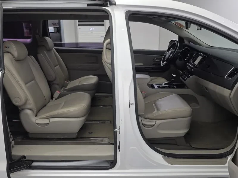Kia Carnival 9-Seater Luxury, снимка 11 - Автомобили и джипове - 55278408